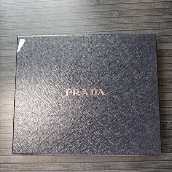 New Prada Flower Smeraldo Saffiano leather iPad Case - Picture 2 of 4